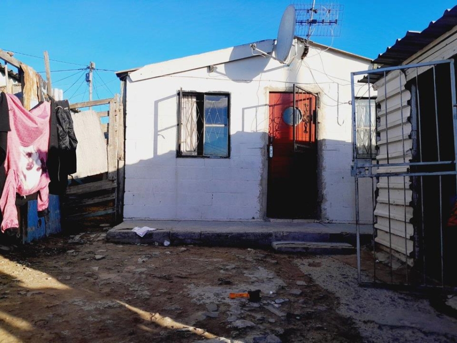 6 Bedroom Property for Sale in Bloekombos Western Cape